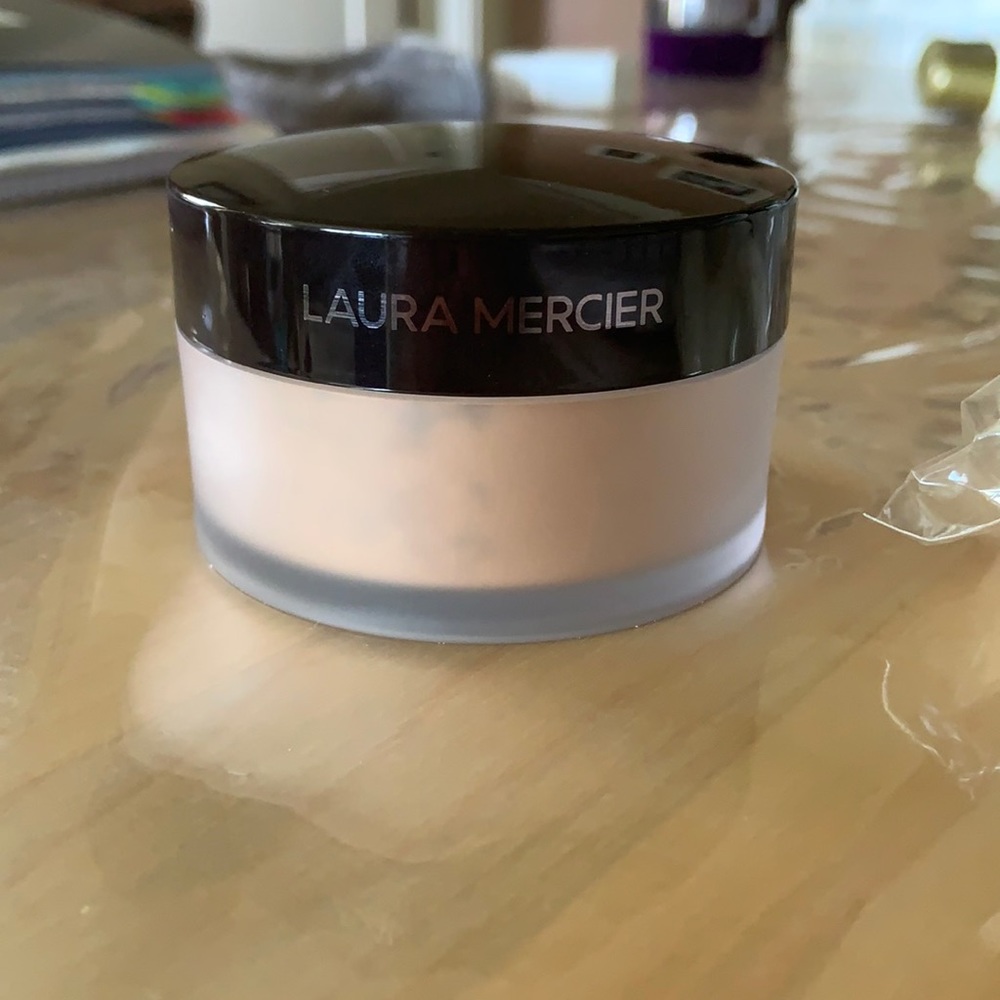 Laura Mercier medium deep translucent powder